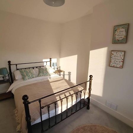 Modern 4-Bedroom Townhouse With Private Garden Abertillery Bagian luar foto