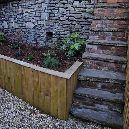 Modern 4-Bedroom Townhouse With Private Garden Abertillery Bagian luar foto