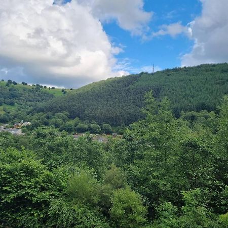 Modern 4-Bedroom Townhouse With Private Garden Abertillery Bagian luar foto