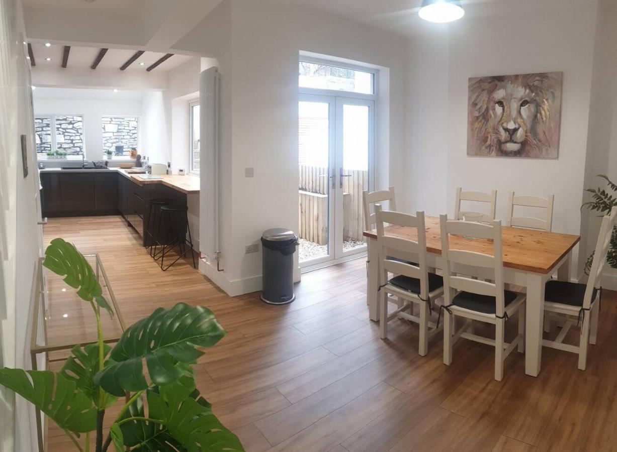 Modern 4-Bedroom Townhouse With Private Garden Abertillery Bagian luar foto