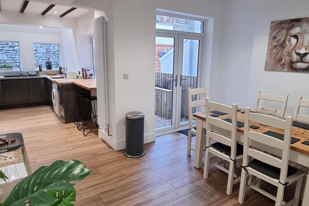 Modern 4-Bedroom Townhouse With Private Garden Abertillery Bagian luar foto