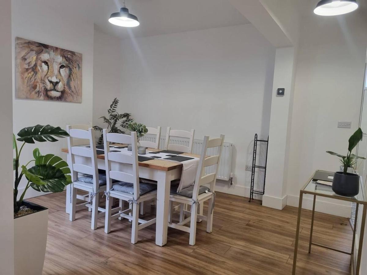 Modern 4-Bedroom Townhouse With Private Garden Abertillery Bagian luar foto