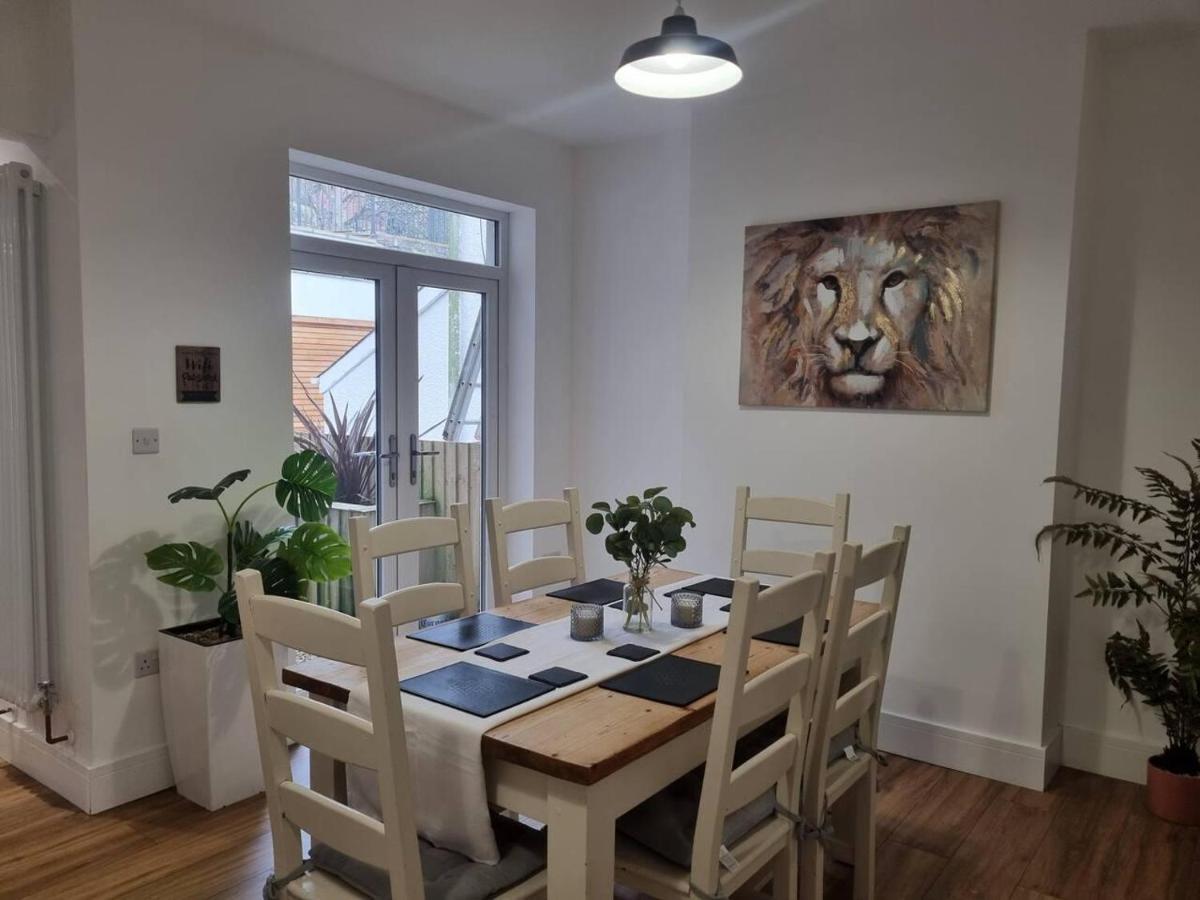 Modern 4-Bedroom Townhouse With Private Garden Abertillery Bagian luar foto