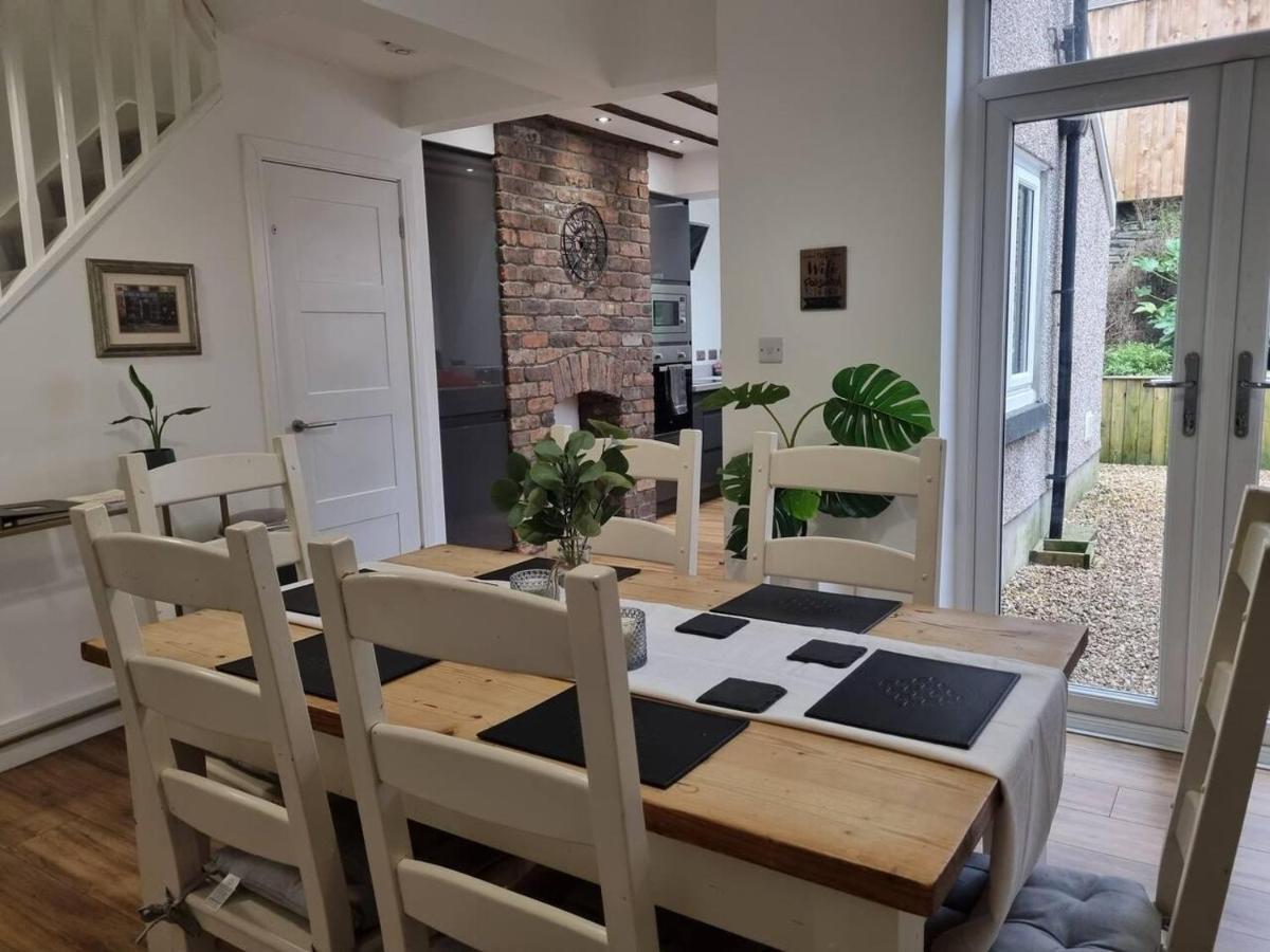 Modern 4-Bedroom Townhouse With Private Garden Abertillery Bagian luar foto