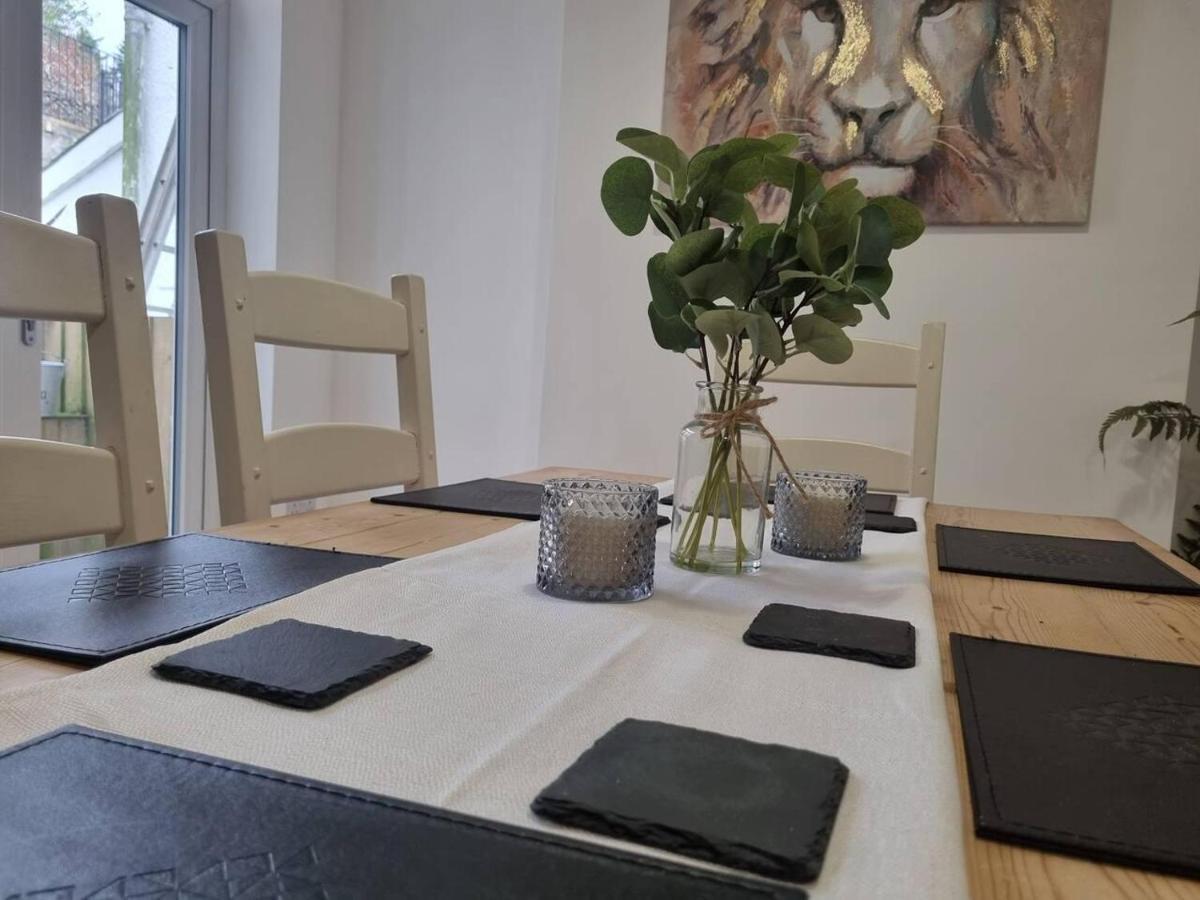 Modern 4-Bedroom Townhouse With Private Garden Abertillery Bagian luar foto