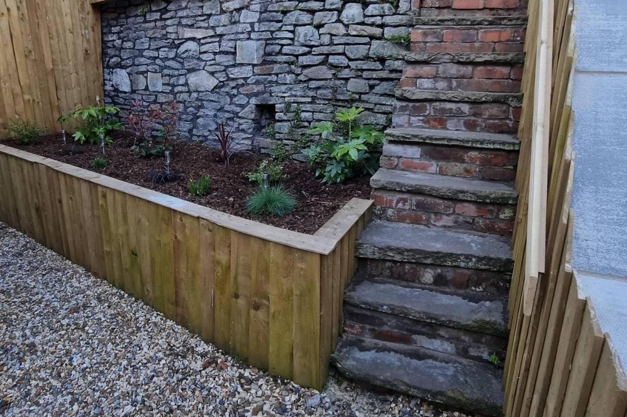 Modern 4-Bedroom Townhouse With Private Garden Abertillery Bagian luar foto